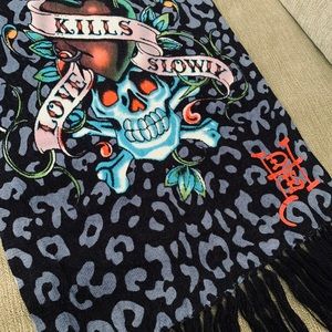 Ed Hardy Love Kills Slowly scarf